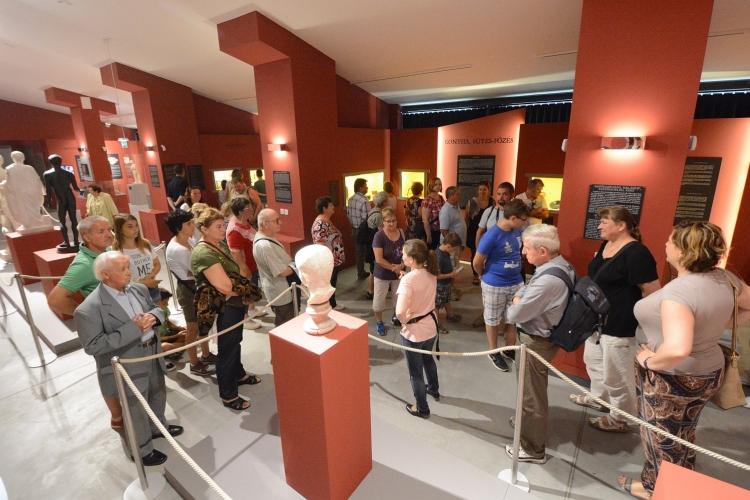 Népszerű volt az ingyenes tárlatvezetés - az ország minden részéről jöttek a pompeji kiállításra