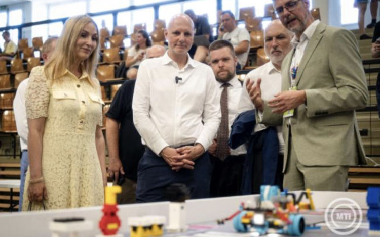 Tanács Zoltán: a robotika elképesztő sebességű iparág