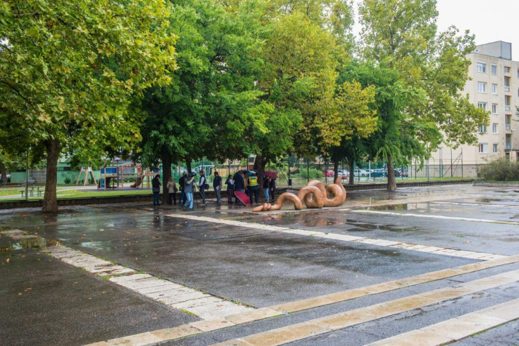 Folytatódik a Salétrom utcai sétány építése – az iskola előtti tér is megújul