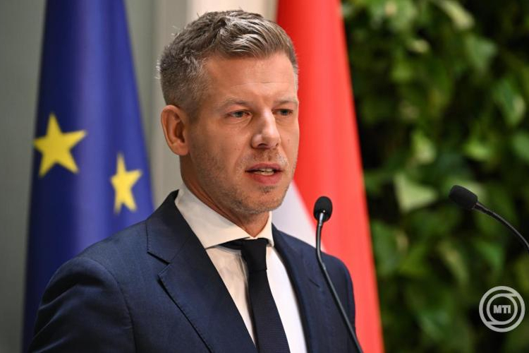 Hőség - Magyar Péter: csak a legszükségesebb célokra használjuk a vezetékes ivóvizet!