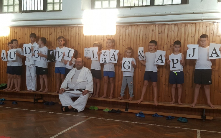 A Judo Világnapját ünnepelték a Munkácsy Mihály általános iskolában
