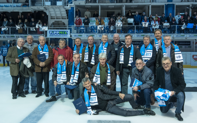 40 ESZTENDŐS A FEHÉRVÁRI HOKI - AZ AKKORI CSAPAT TAGJAIT KÖSZÖNTÖTTÉK