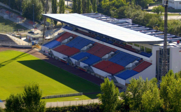 Teljesen lebontják, majd újraépítik a Sóstói Stadion főlelátóját