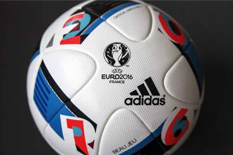 Ez az Eb hivatalos labdája!