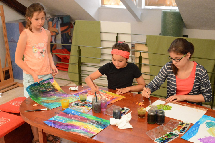 A titkos kertet is felfedezték a gyerekek a Városi Képtár - Deák Gyűjteményben